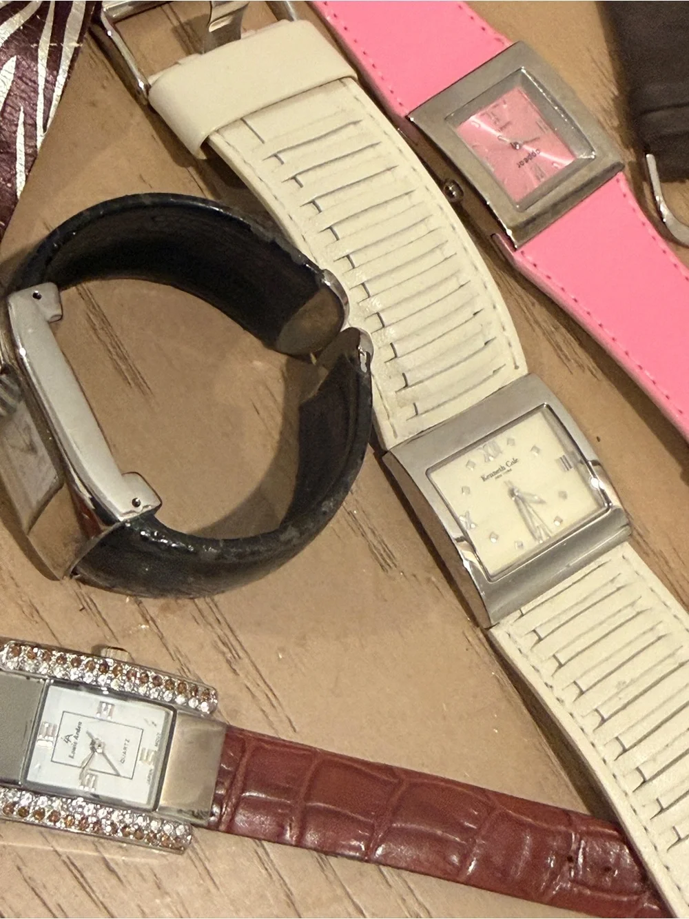 12 BUNDLE Mixed Lot of Fashion Wristwatches - Assorted Colors